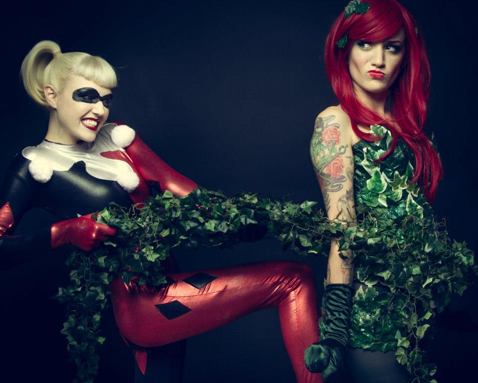 Cosplay: Poison Ivy & Harley Quinn having fun! | GEEKPR0N